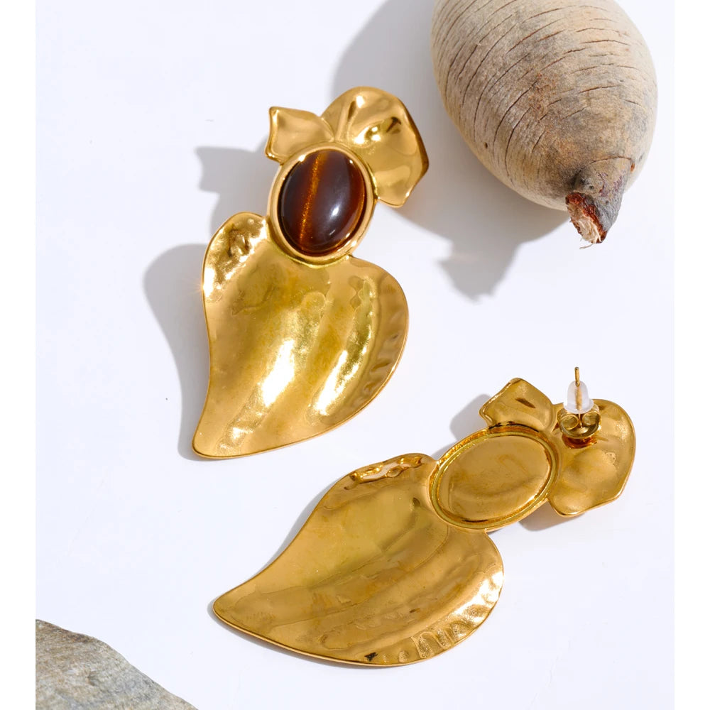 Natural stone heart geometric earrings in gold-plated stainless steel with natural stone.