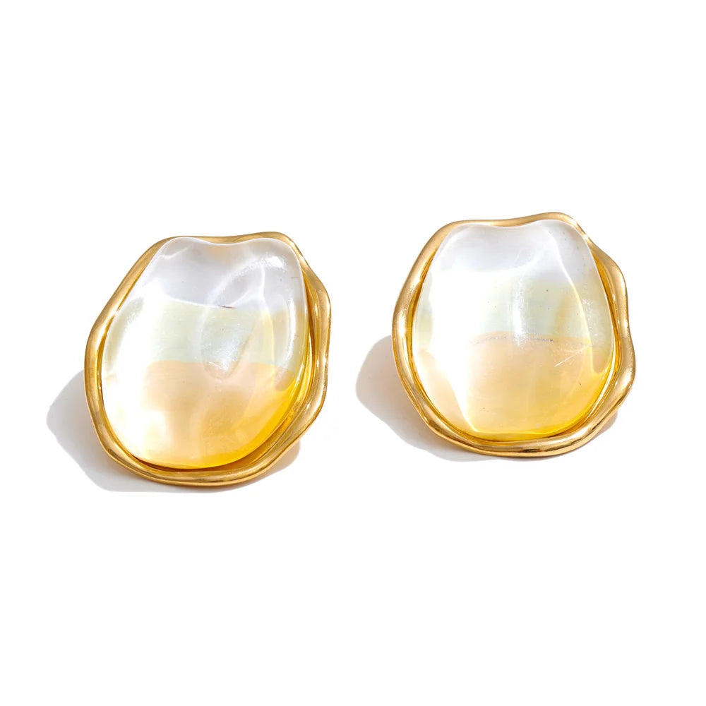 Resin multi-color geometric earrings in gold-plated stainless steel with resin.