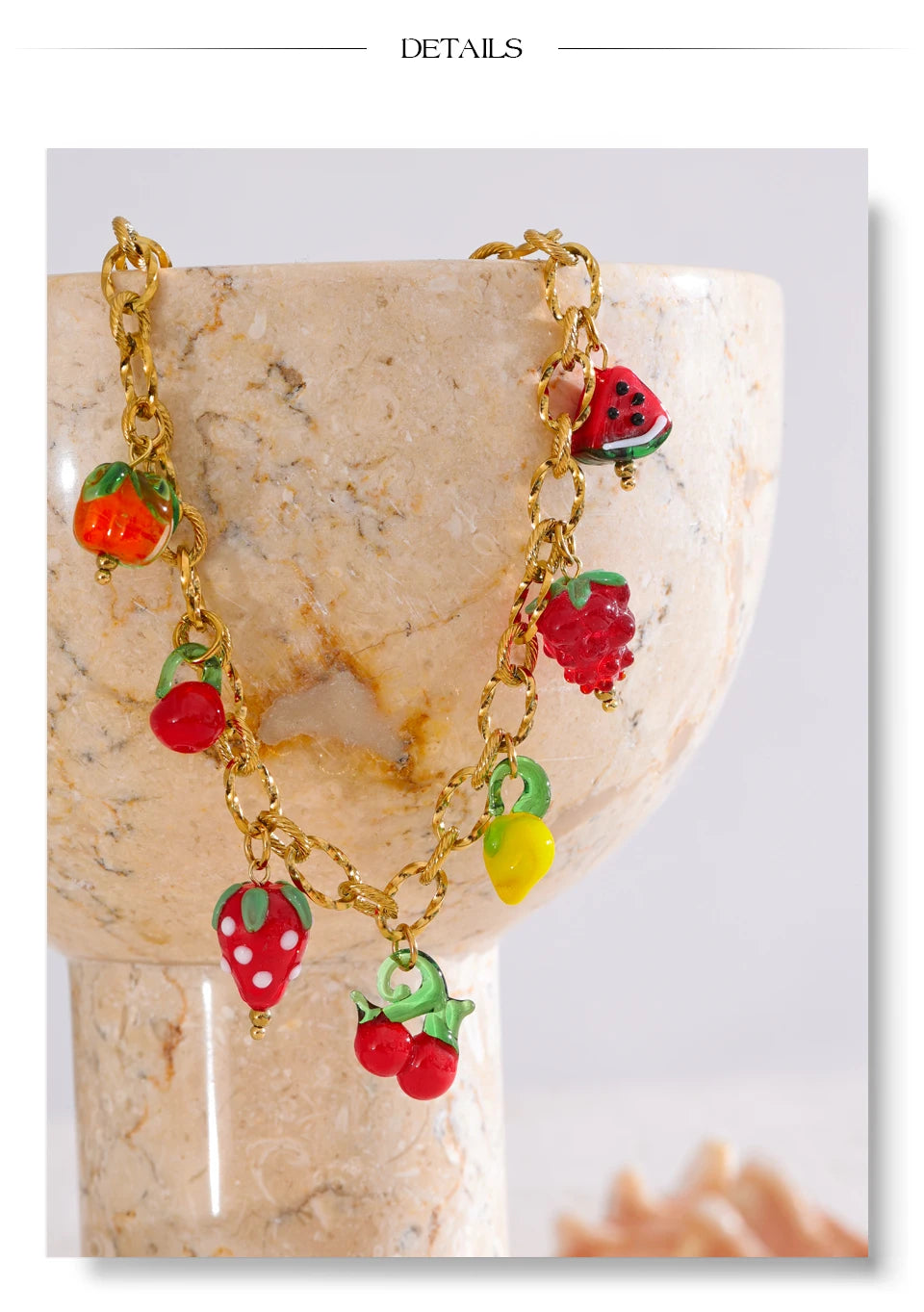 Geometric necklace in gold-plated stainless steel.