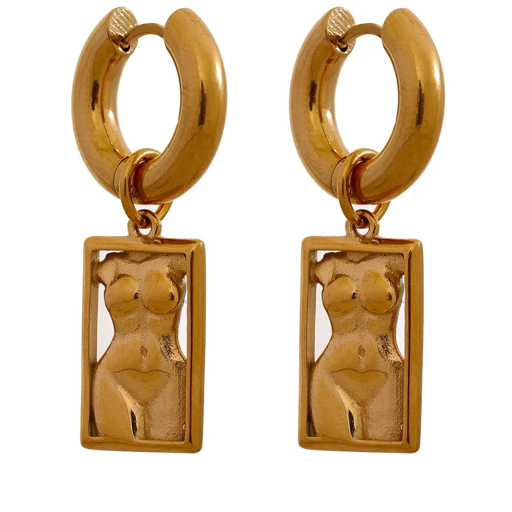 Geometric necklace in gold-plated stainless steel.