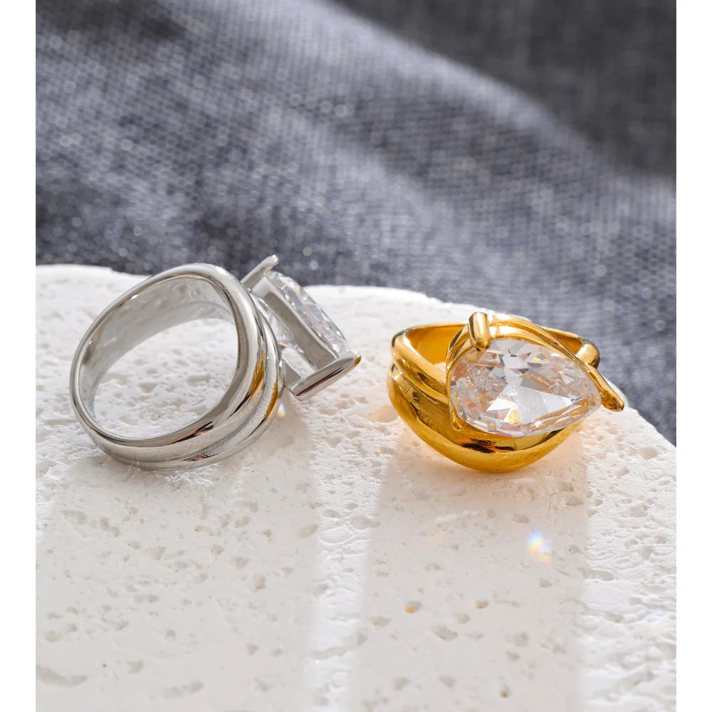 Cubic zirconia geometric ring in 18K gold-plated stainless steel with cubic zirconia.