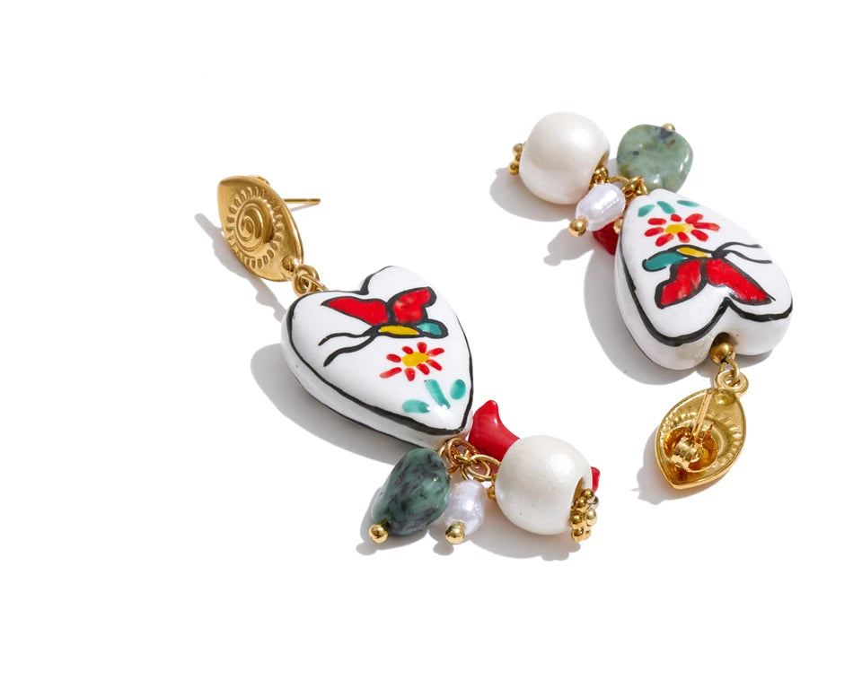 Pearl natural stone heart earrings in gold-plated stainless steel with pearl and natural stone.