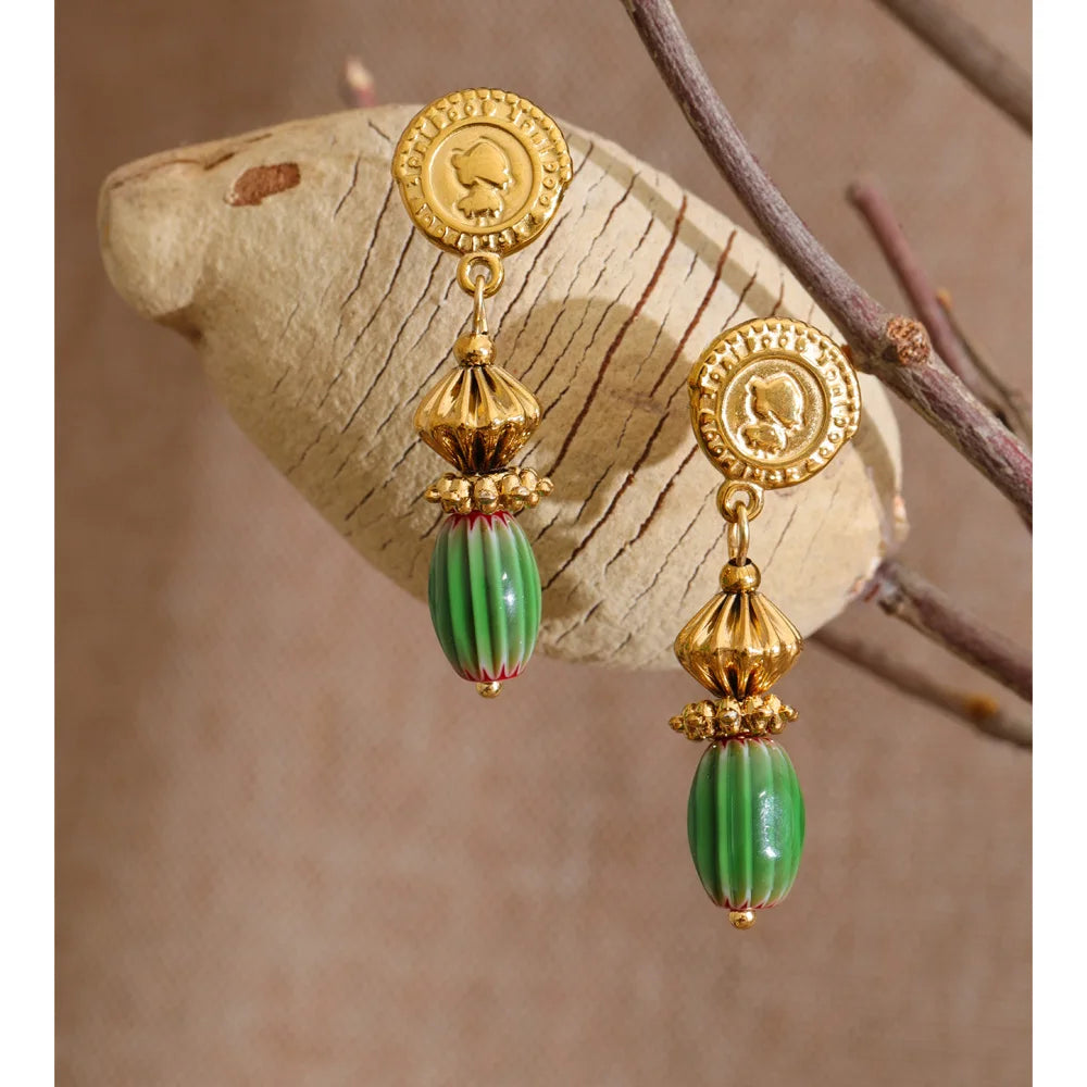 Geometric earrings in gold-plated stainless steel.