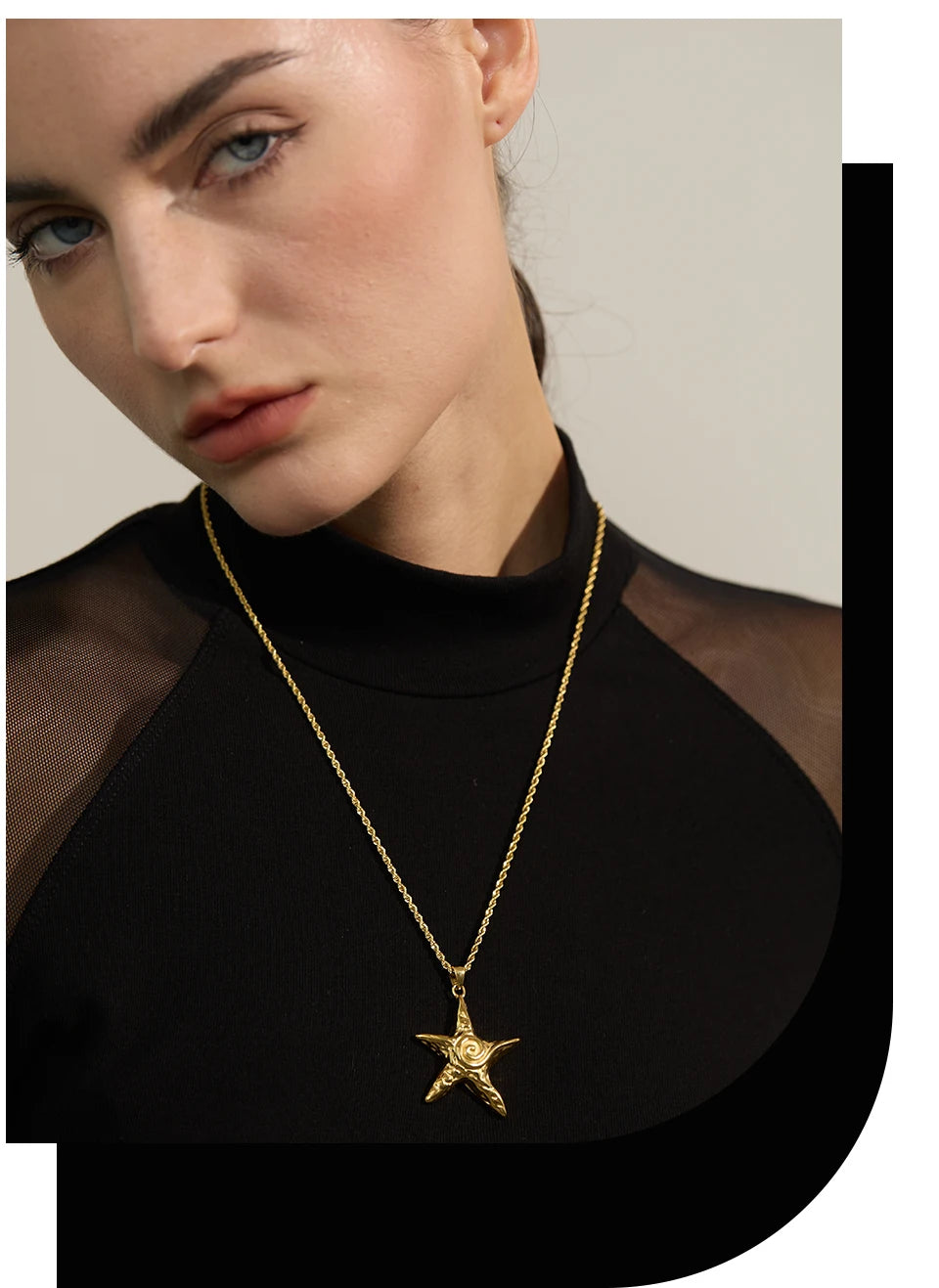 Star necklace in gold-plated 316L stainless steel.
