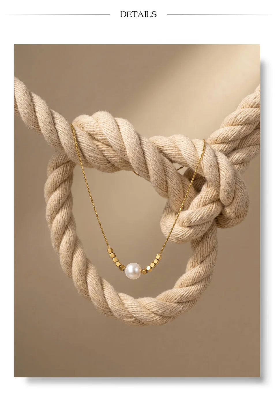 Freshwater pearl geometric necklace in gold-plated stainless steel with freshwater pearl.