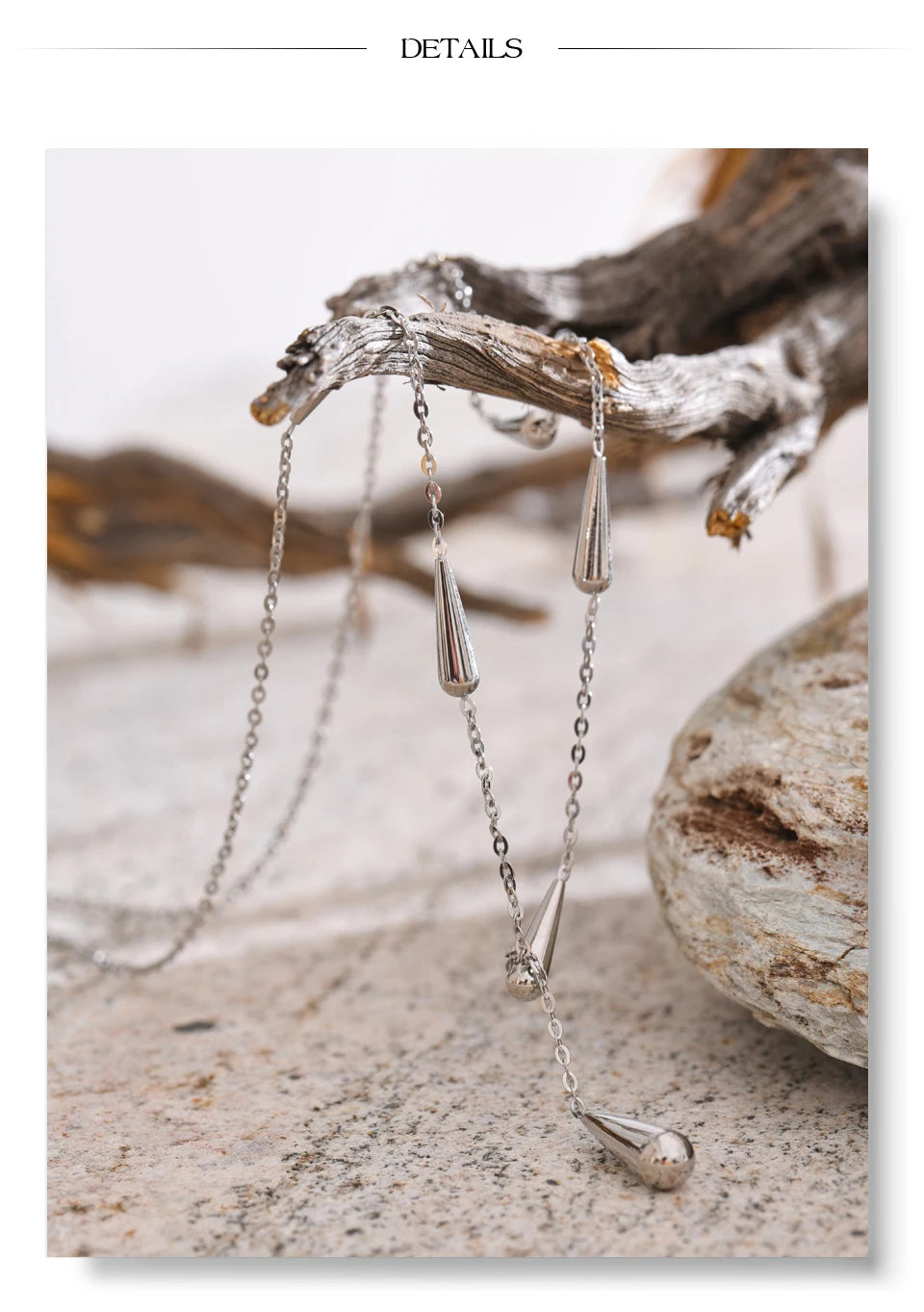 Geometric necklace in gold-plated stainless steel.