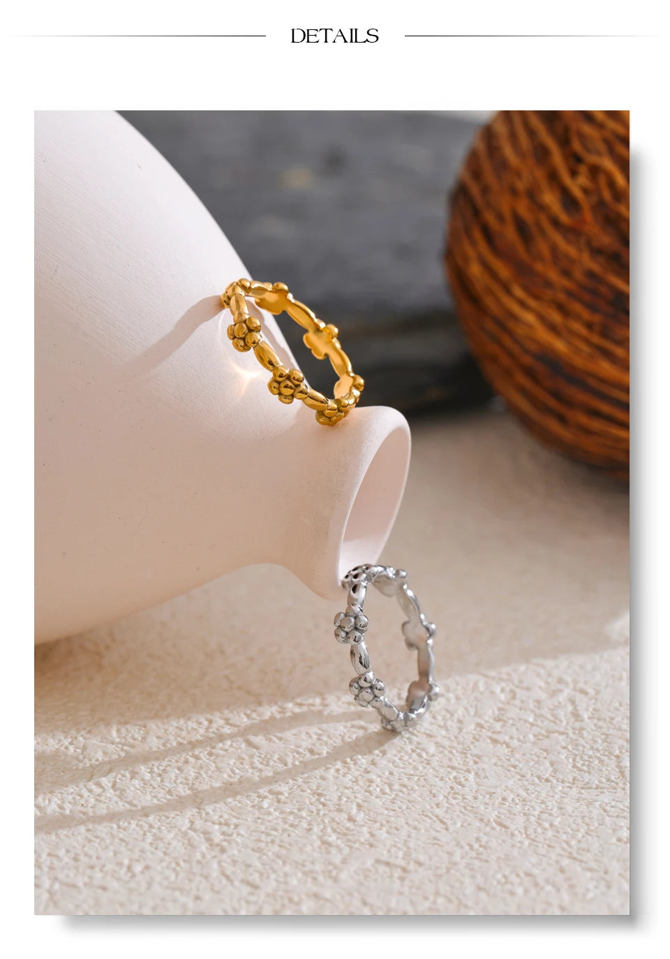 Flower ring in 18K gold-plated stainless steel.
