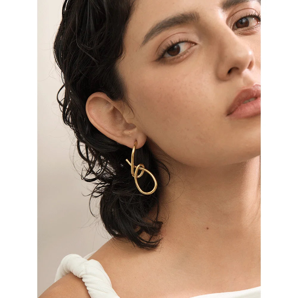 Geometric earrings in gold-plated stainless steel.