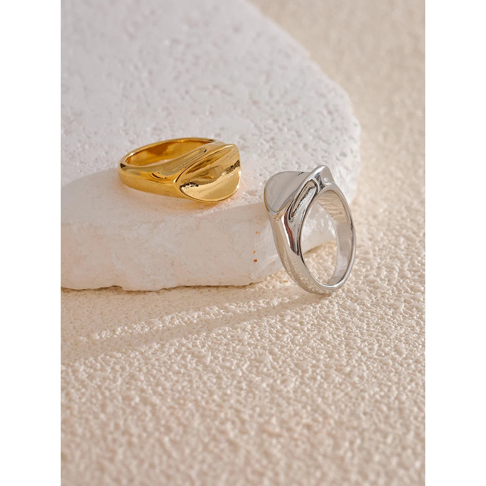 Geometric ring in gold-plated stainless steel.