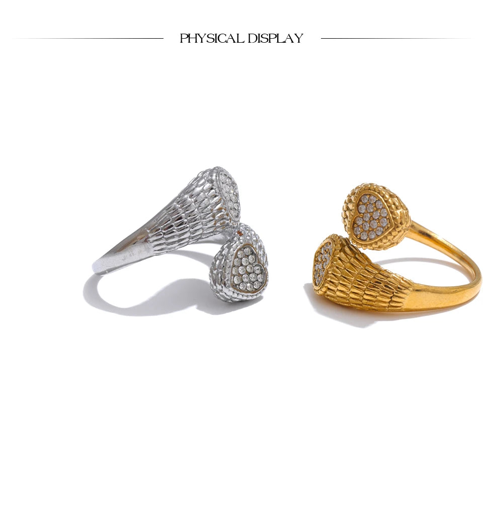 Cubic zirconia heart snake ring in gold-plated stainless steel with cubic zirconia.
