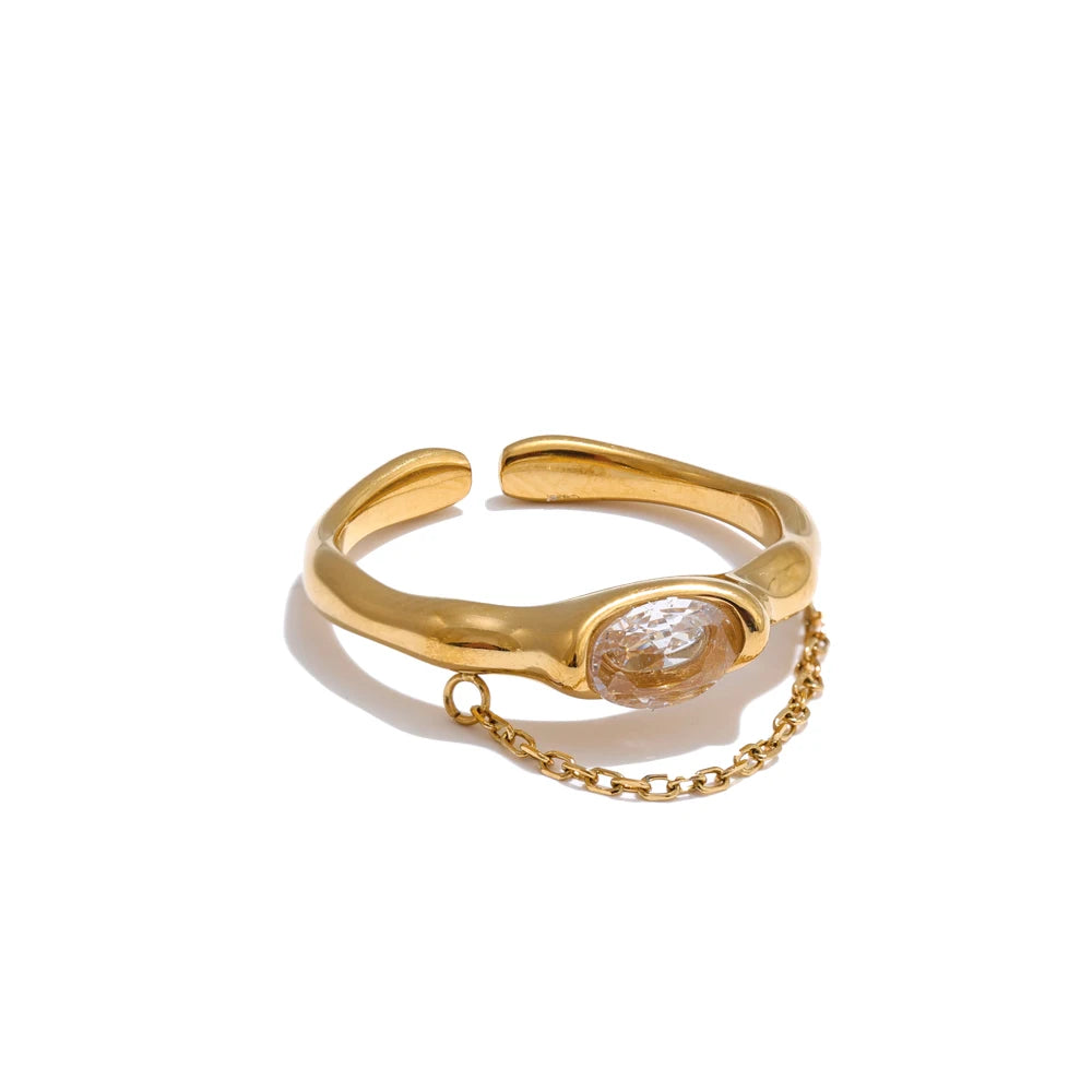 Cubic zirconia geometric chain ring in 18K gold-plated stainless steel with cubic zirconia.