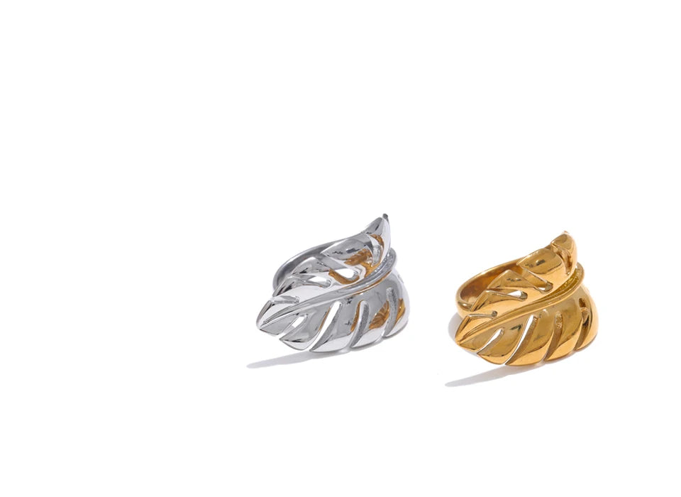 Geometric ring in 18K gold-plated stainless steel.