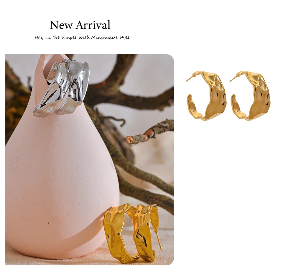 Geometric earrings in gold-plated 316L stainless steel.