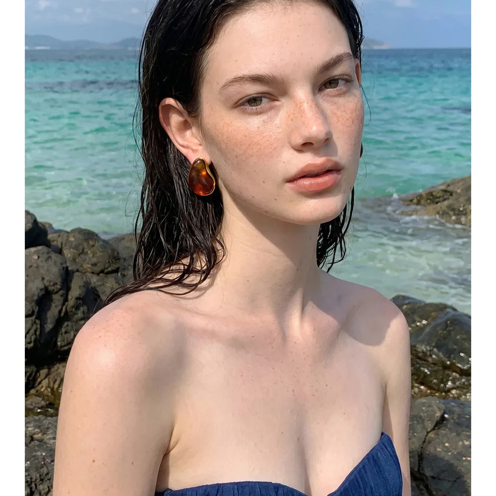 Red resin acrylic earrings in gold-plated stainless steel with resin and acrylic.