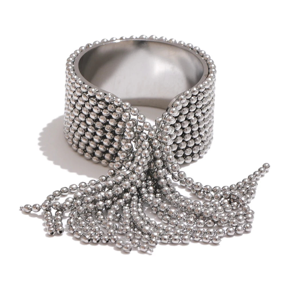 Geometric chain ring in 18K gold-plated stainless steel.