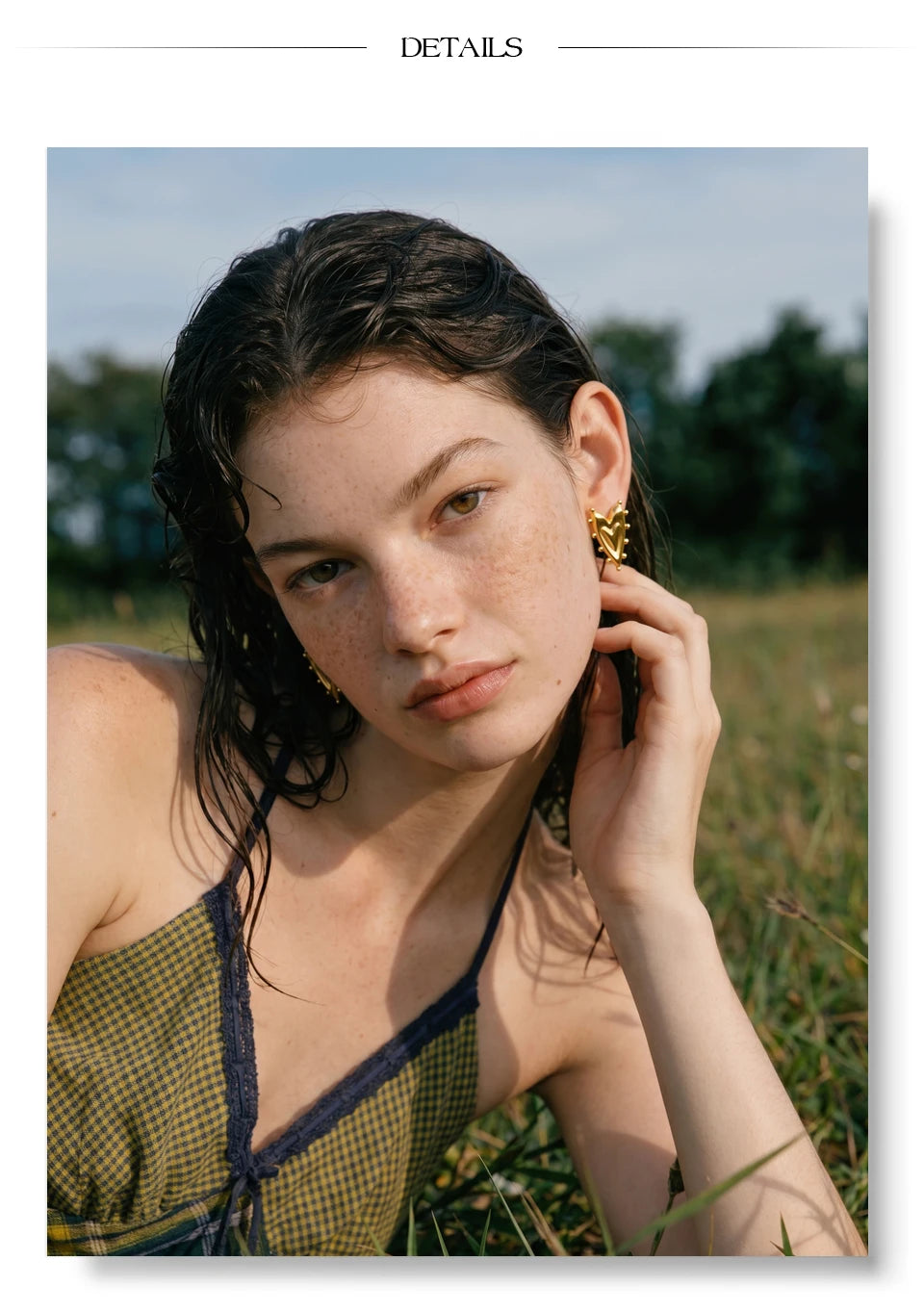 Heart earrings in gold-plated stainless steel.