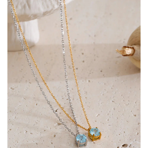 Cubic zirconia flower geometric necklace in gold-plated stainless steel with cubic zirconia.