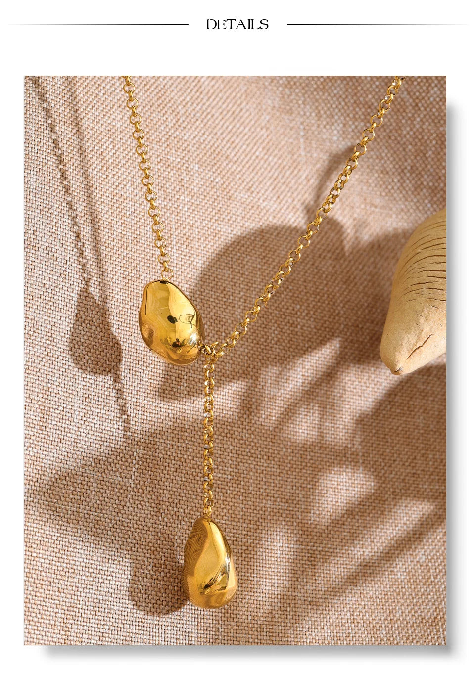 Geometric necklace in gold-plated stainless steel.