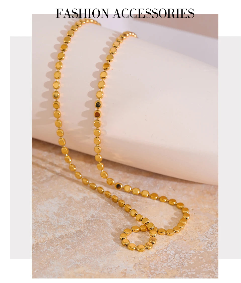 Geometric chain necklace in gold-plated stainless steel.