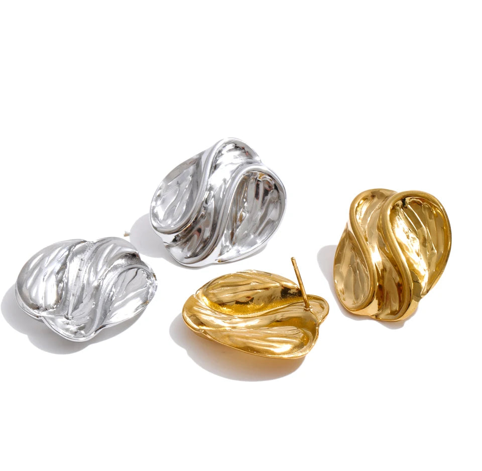 Geometric earrings in 18K gold-plated stainless steel.