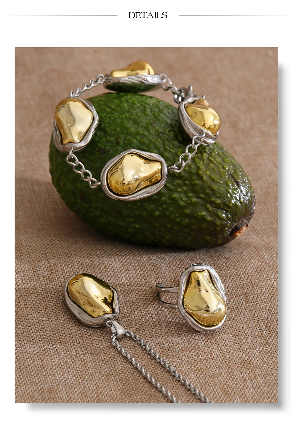 Pearl beaded geometric necklace in gold-plated stainless steel with pearl.