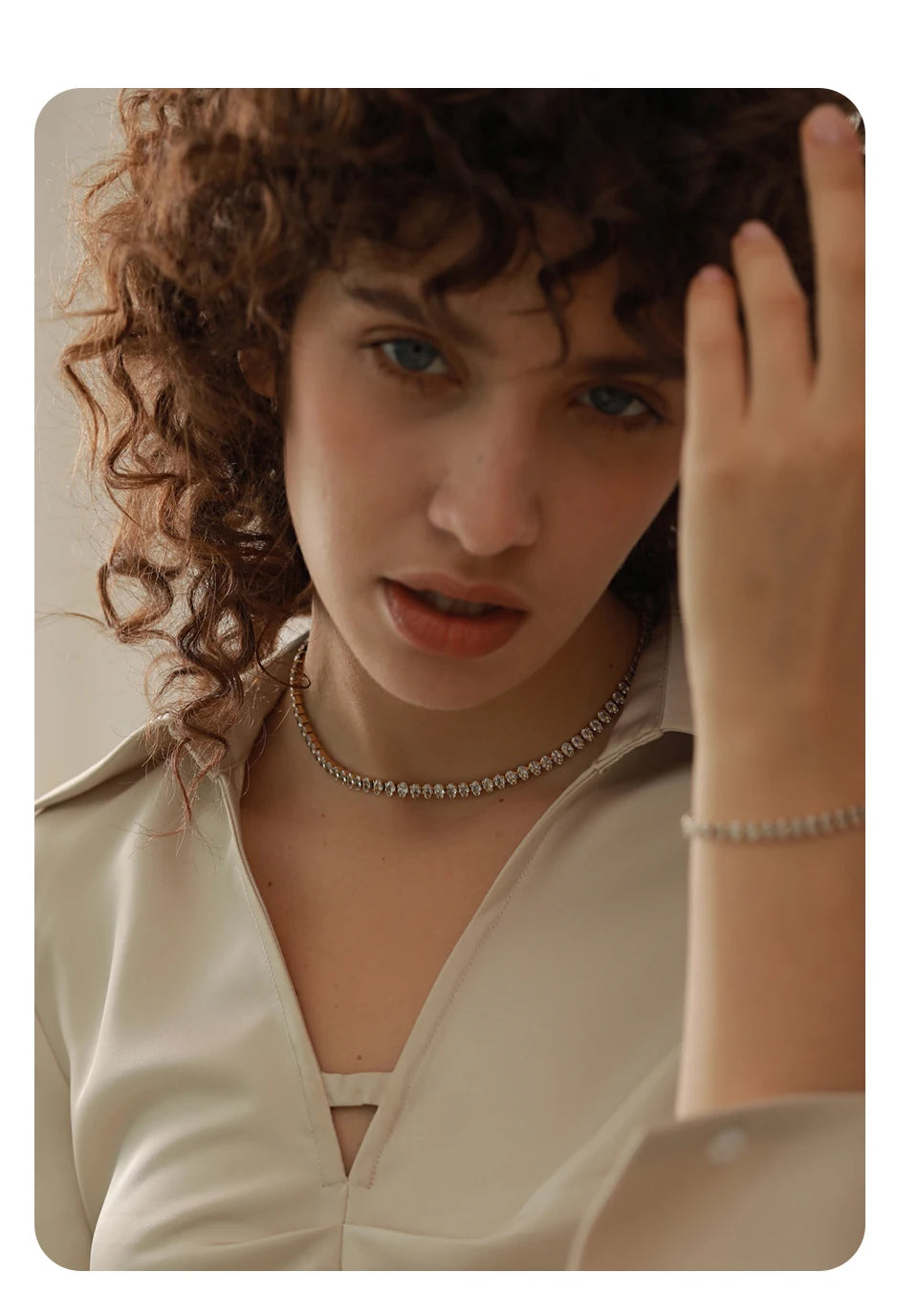 Cubic zirconia geometric necklace in gold-plated stainless steel with cubic zirconia.