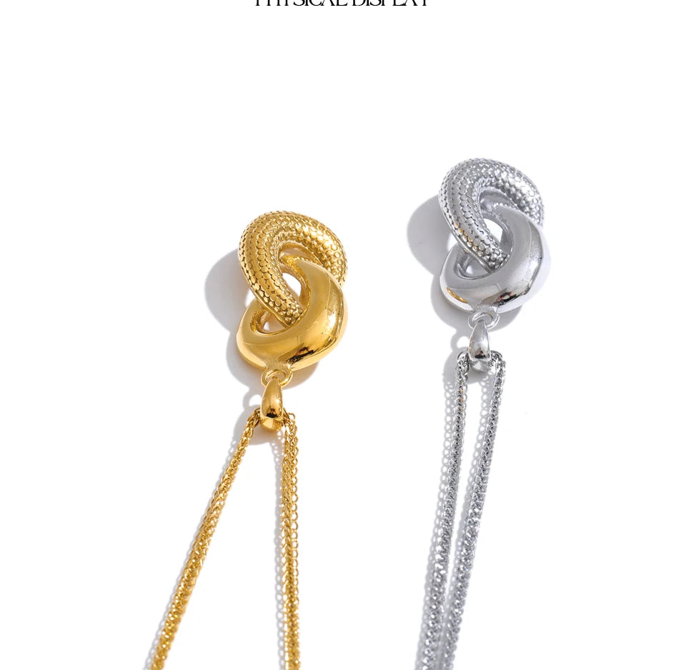 Geometric necklace in gold-plated stainless steel.