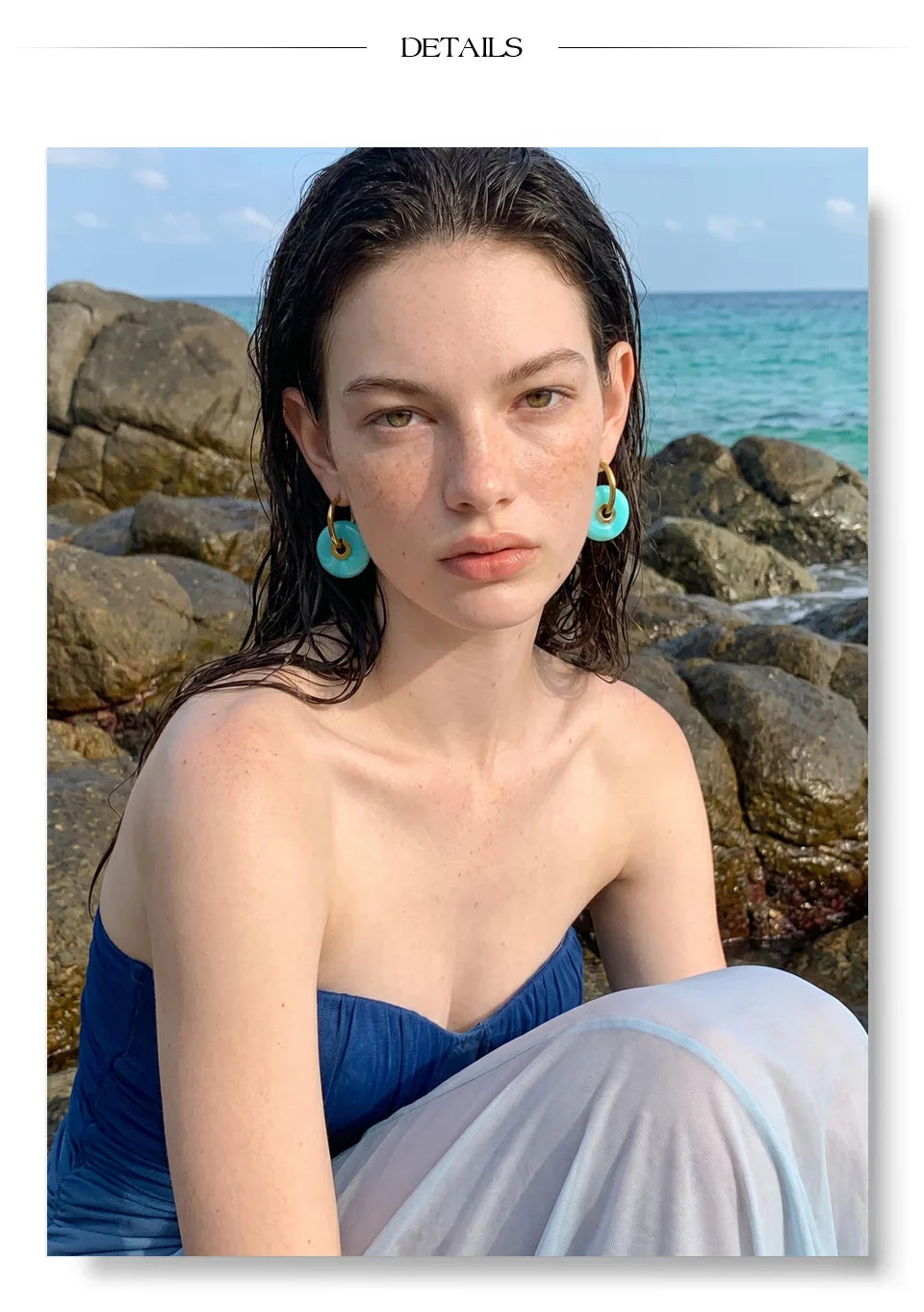Resin acrylic geometric earrings in gold-plated stainless steel with resin and acrylic.