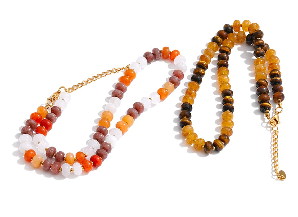 Natural stone beaded geometric necklace in gold-plated stainless steel with natural stone.