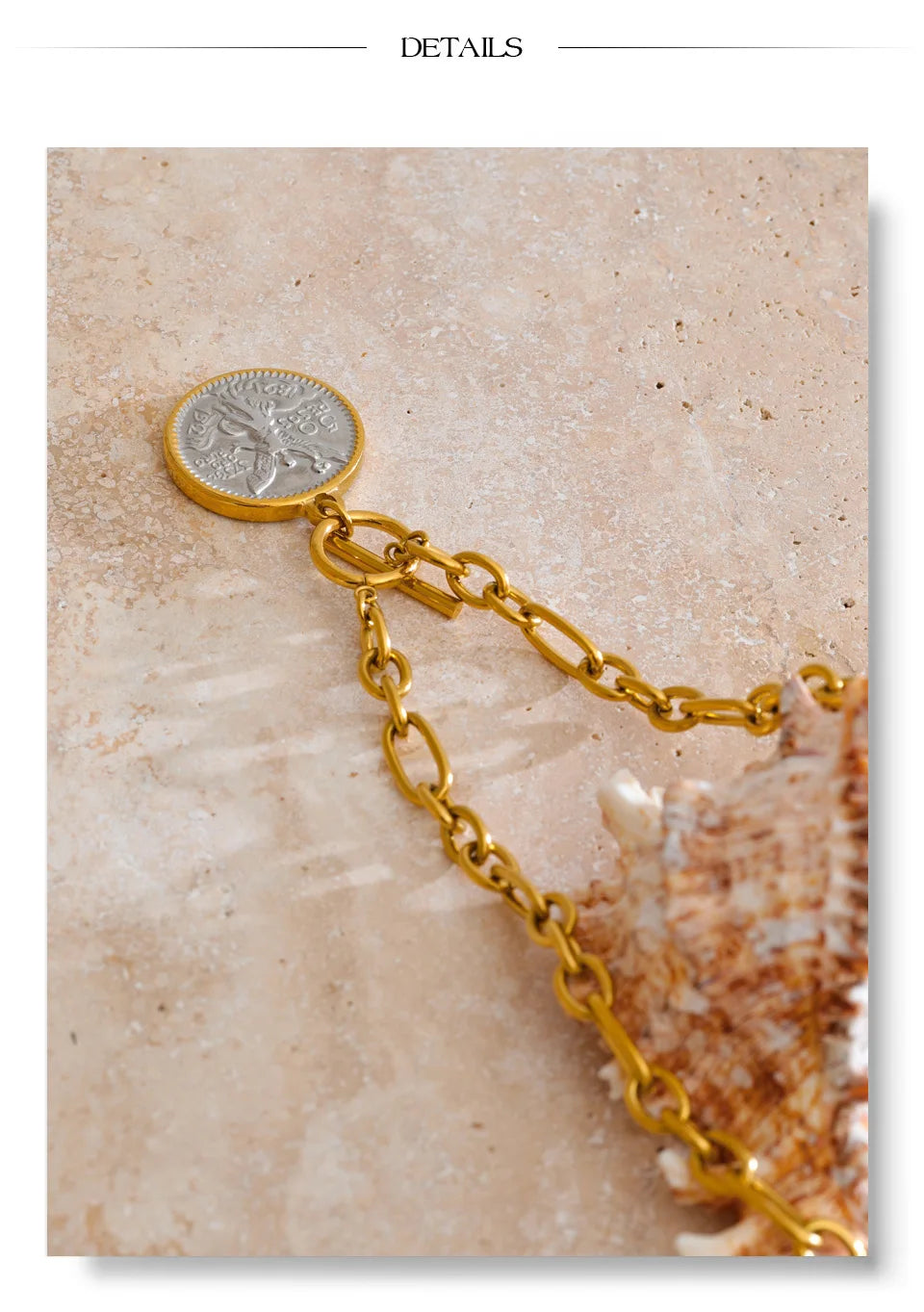 Geometric necklace in gold-plated stainless steel.