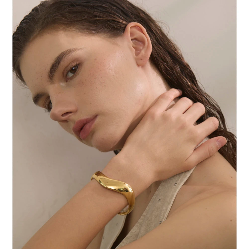 Minimalist Geometric Bracelet — Gold-Plated Stainless Steel · PS1688