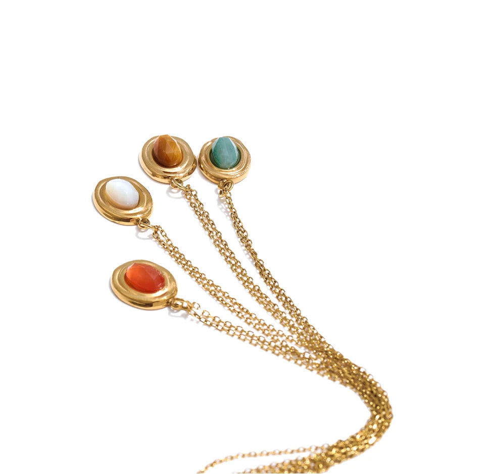 Natural stone geometric necklace in gold-plated stainless steel with natural stone.