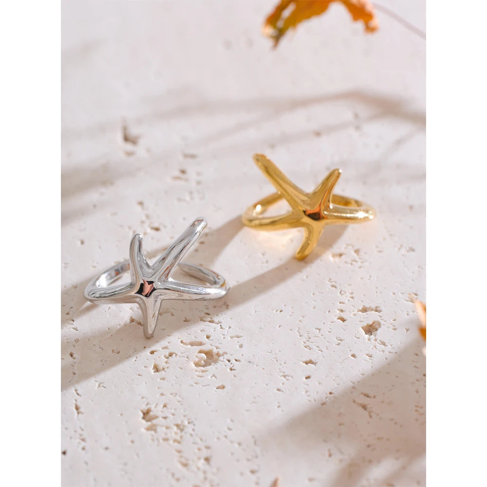 Star geometric ring in gold-plated stainless steel.
