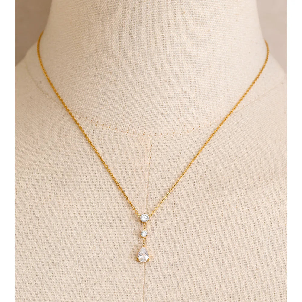 Cubic zirconia geometric necklace in gold-plated stainless steel with cubic zirconia.