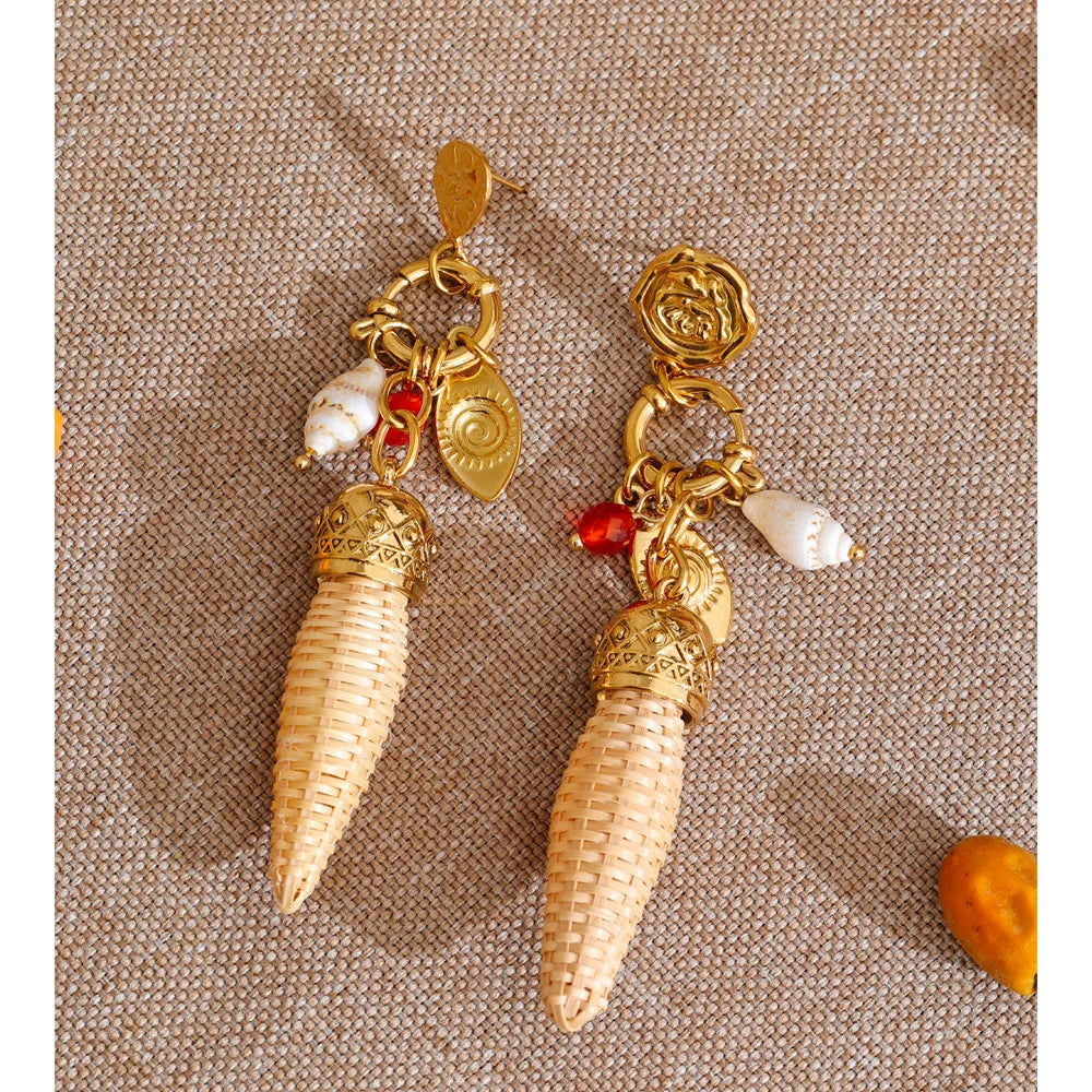 Geometric earrings in gold-plated stainless steel.