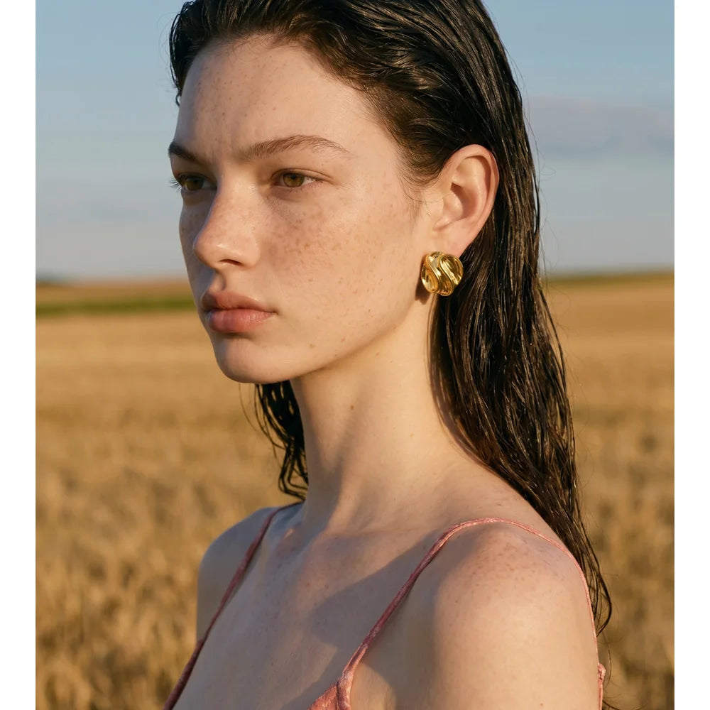 Geometric earrings in 18K gold-plated stainless steel.