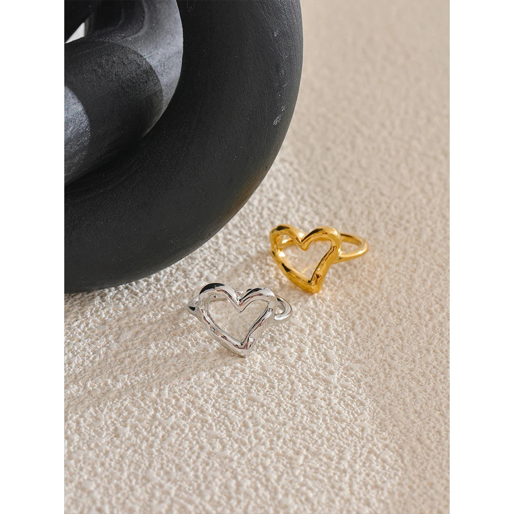 Heart minimalist ring in gold-plated stainless steel.