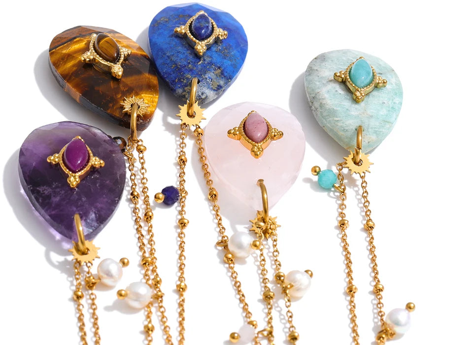 Natural stone necklace in gold-plated stainless steel with natural stone.