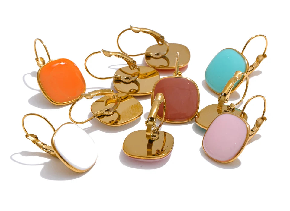 Enamel geometric earrings in gold-plated stainless steel with enamel.