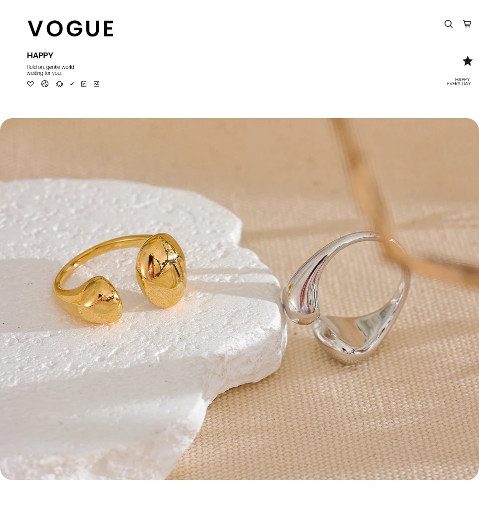 Minimalist geometric ring in gold-plated stainless steel.