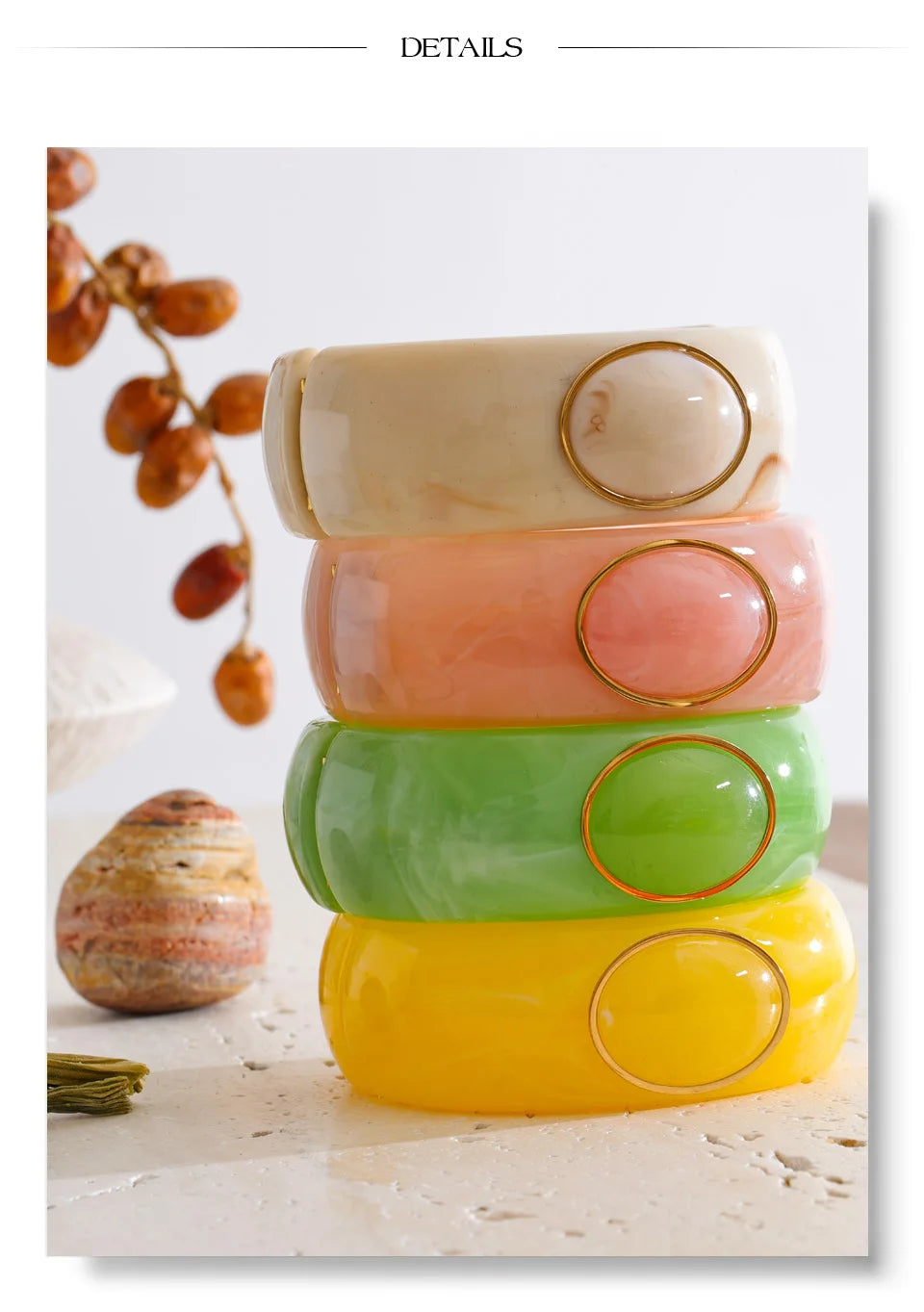 Resin acrylic geometric bracelet in gold-plated stainless steel with resin and acrylic.