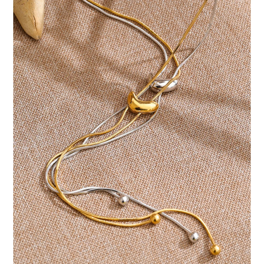 Geometric chain necklace in gold-plated stainless steel.
