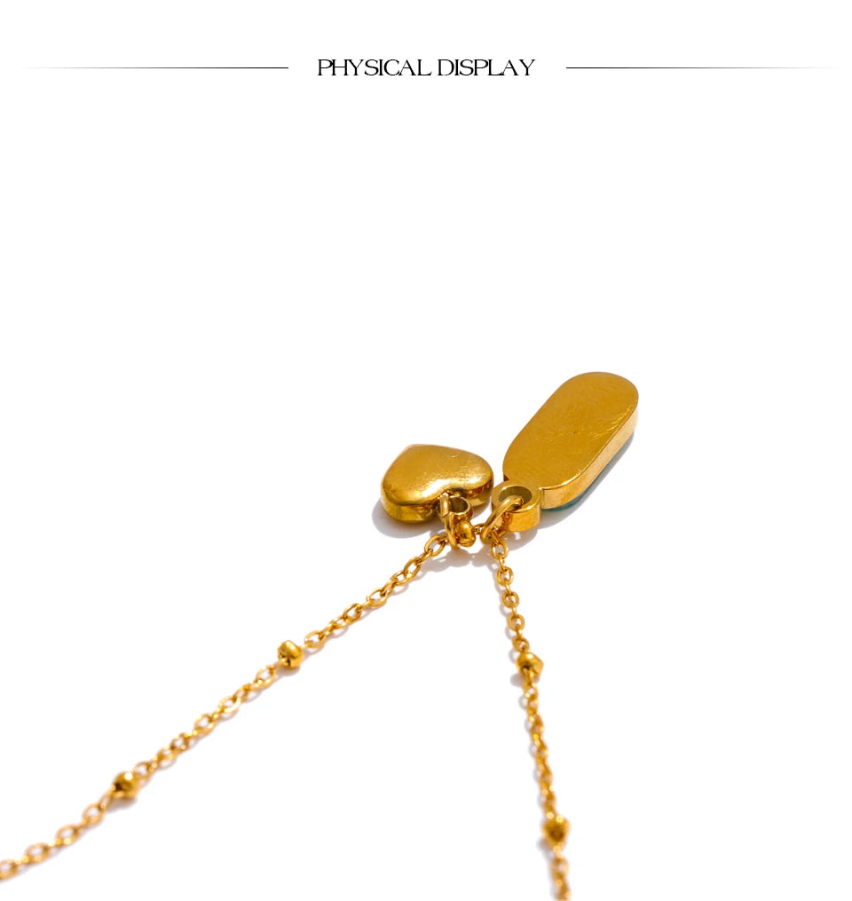Natural stone heart geometric necklace in gold-plated stainless steel with natural stone.