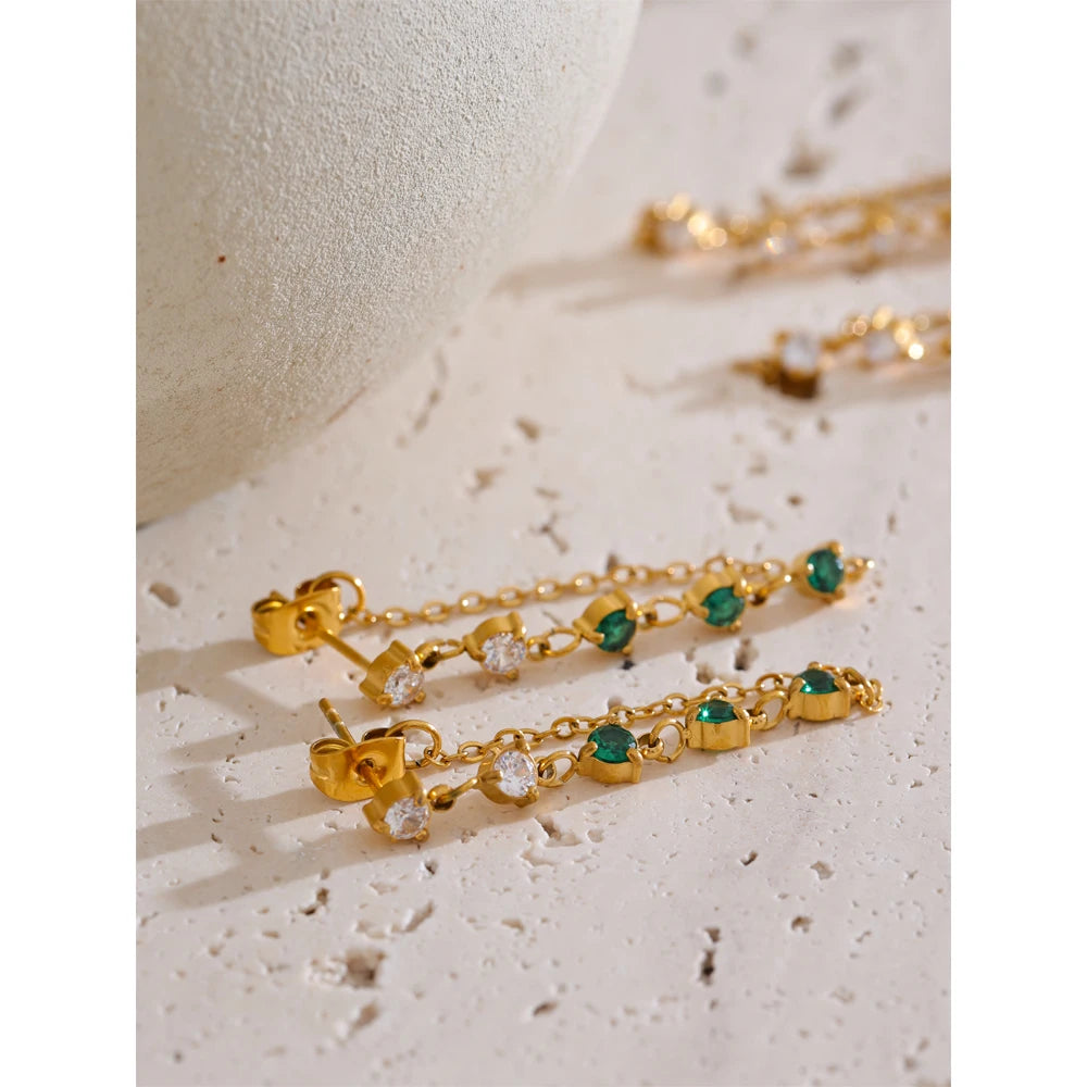 White cubic zirconia geometric earrings in gold-plated stainless steel with cubic zirconia.