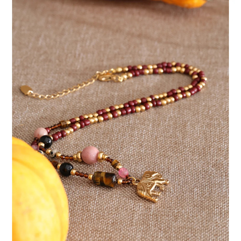 Natural stone beaded chain necklace in gold-plated stainless steel with natural stone.