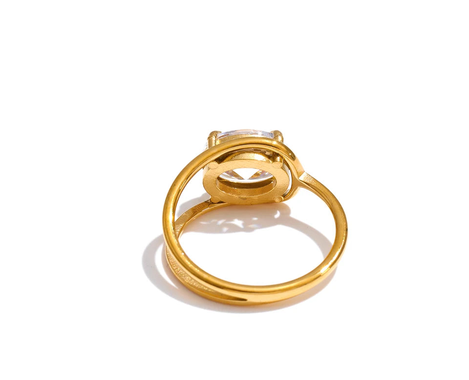 Cubic zirconia geometric ring in 18K gold-plated stainless steel with cubic zirconia.