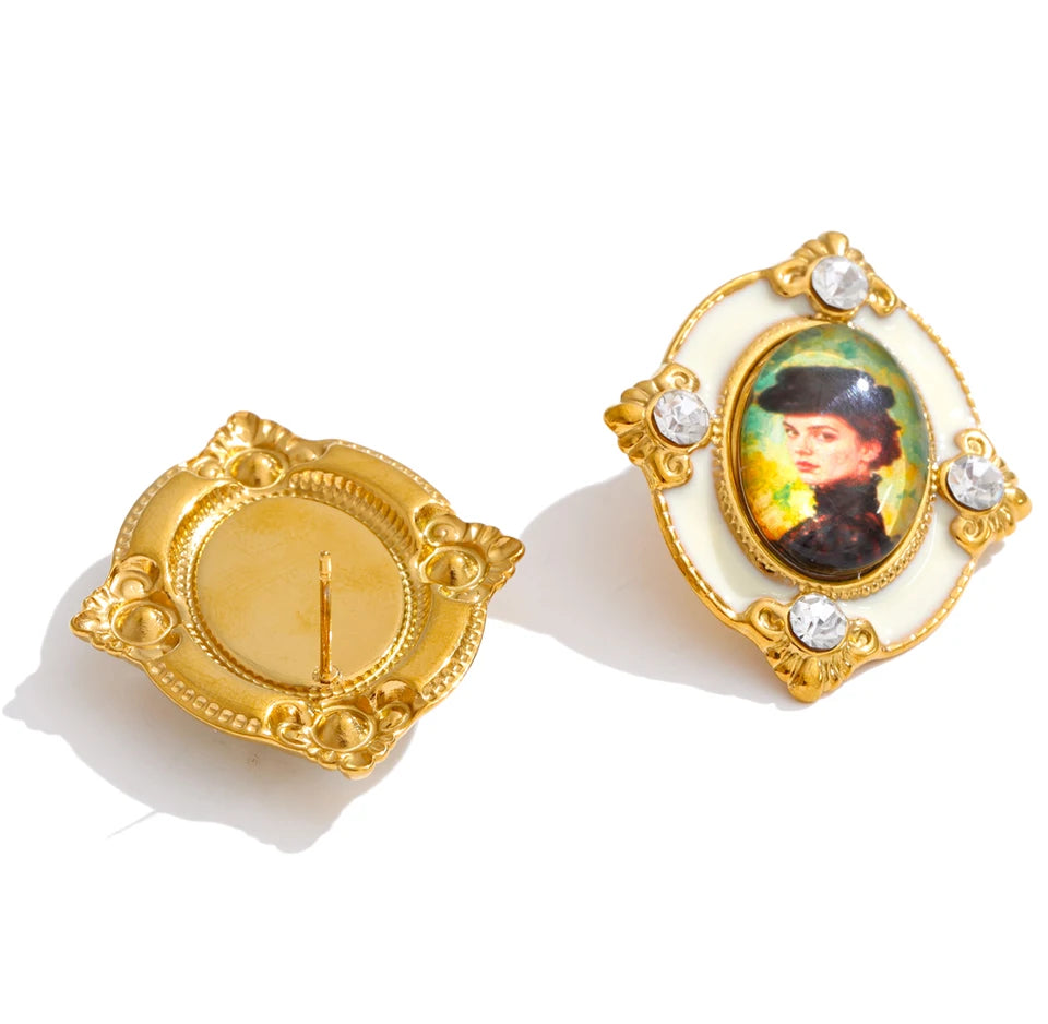 Resin crystal geometric earrings in gold-plated stainless steel with resin and crystal.