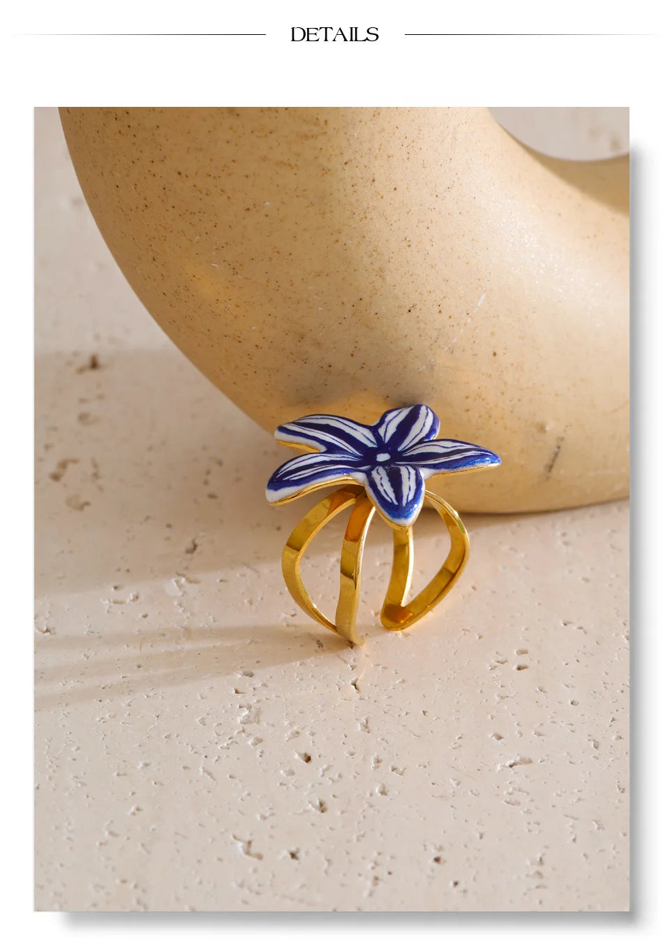 Enamel flower ring in 18K gold-plated stainless steel with enamel.