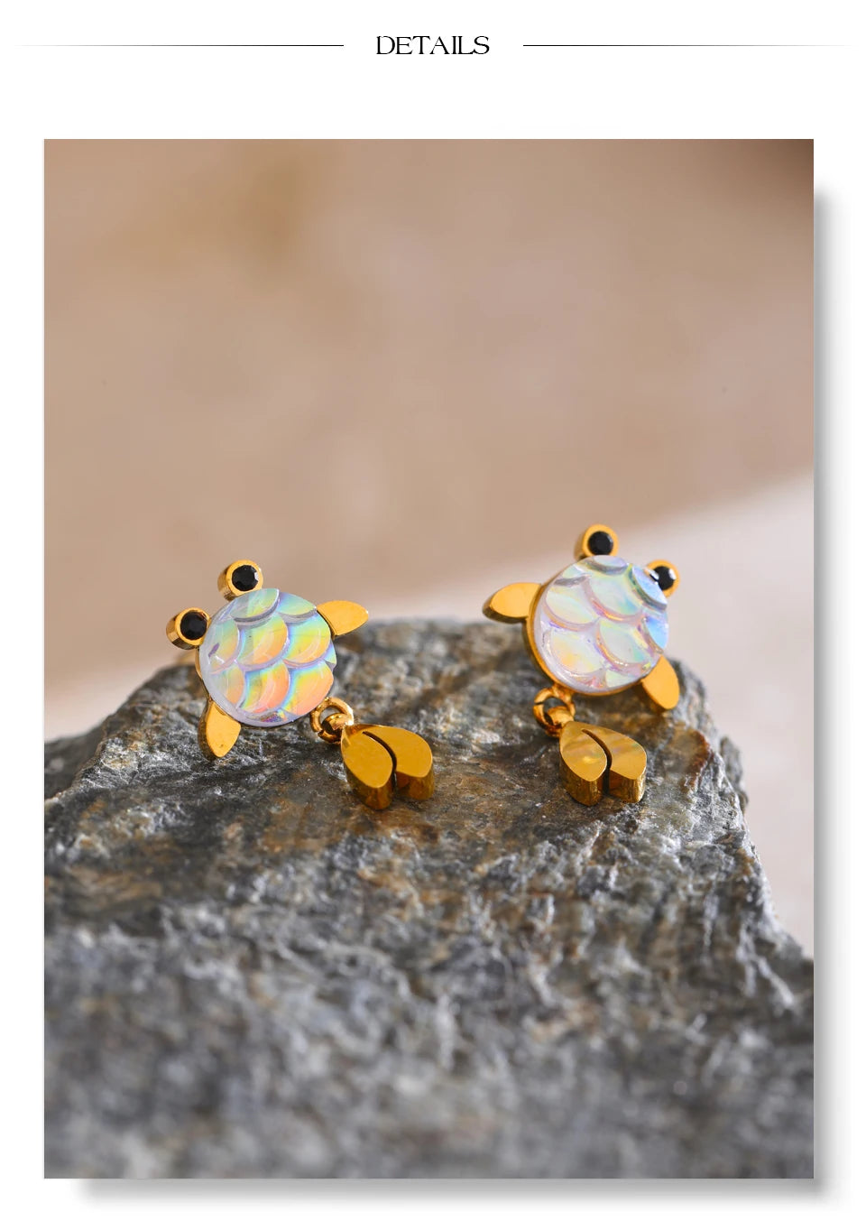Resin multi-color geometric earrings in gold-plated stainless steel with resin.