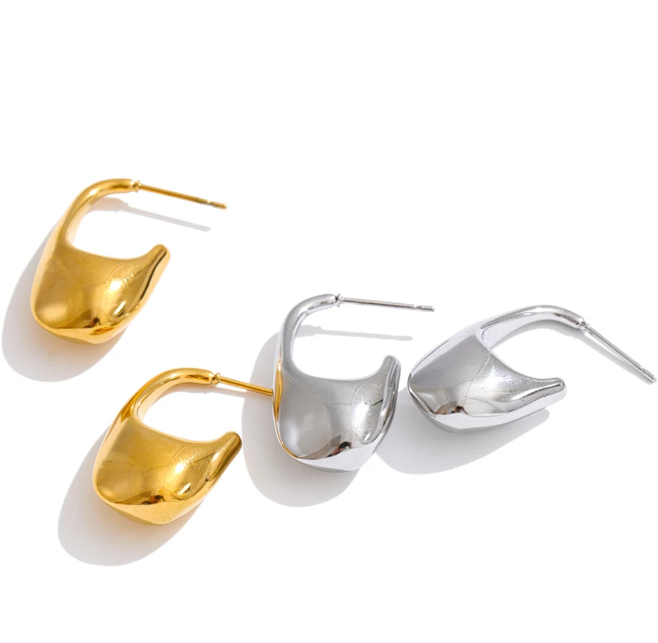 Geometric earrings in gold-plated stainless steel.